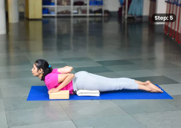 Bhujangasana (step 5)