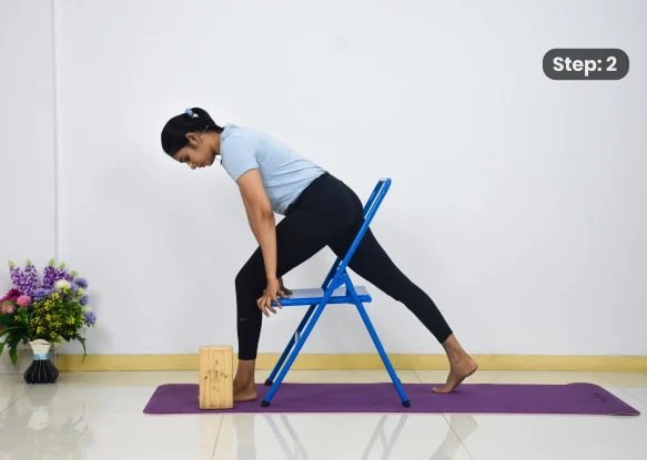 Parivritta Parshvkonasana(step 2)